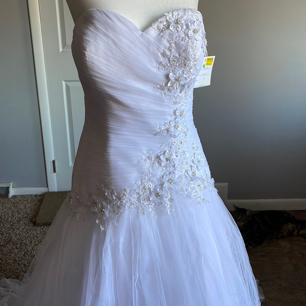 Beautiful Spring/Summer Wedding Dress!